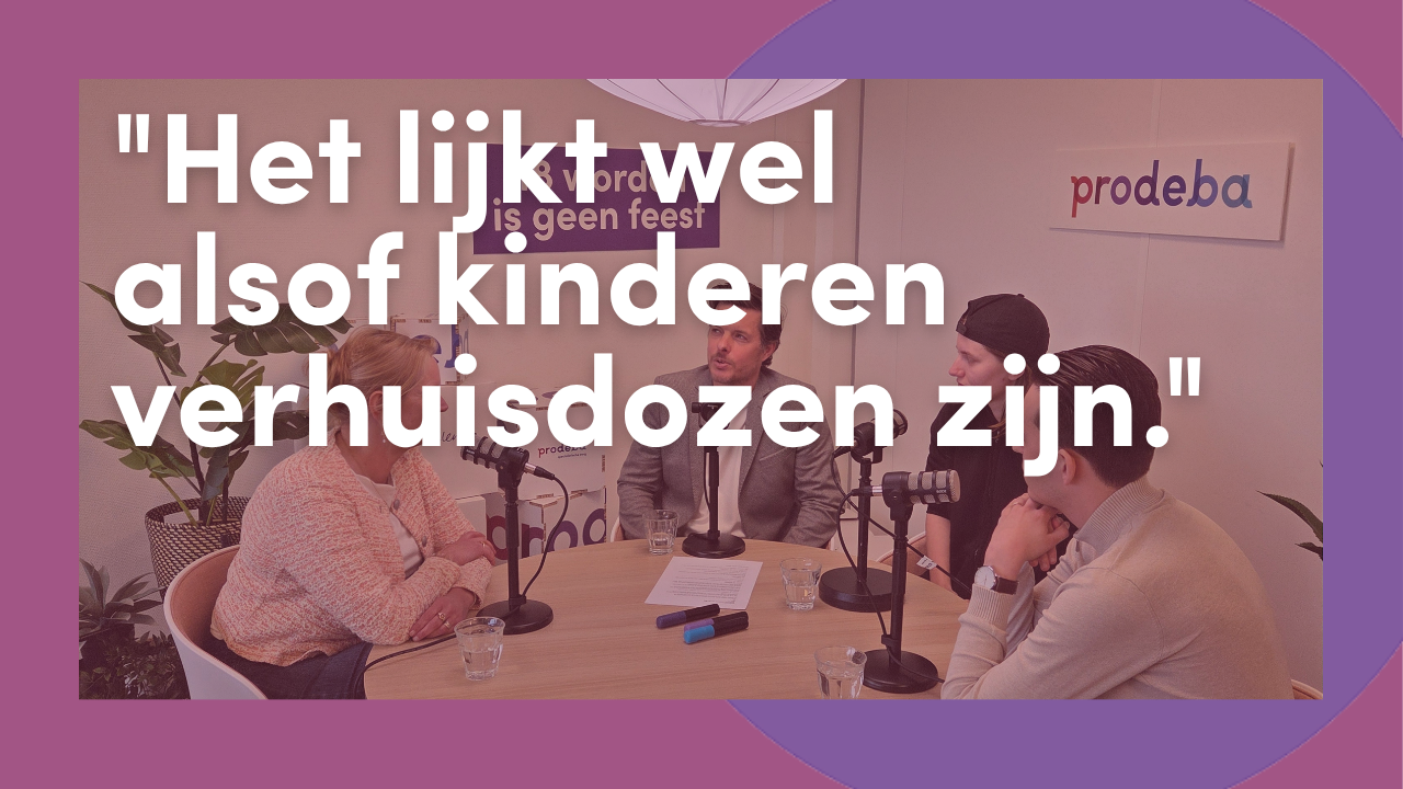 Podcast cover met de tekst "Het lijkt wel alsof kinderen verhuisdozen zijn."
